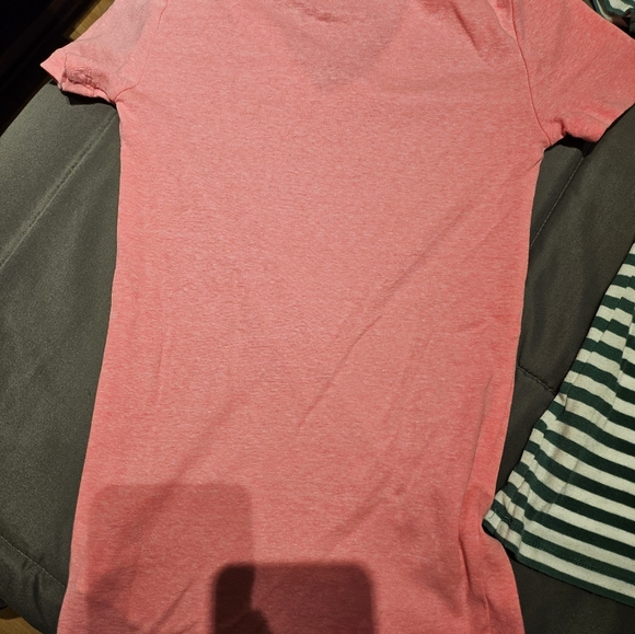 Pair of Women's Gap T shirts - Picture 3 of 7